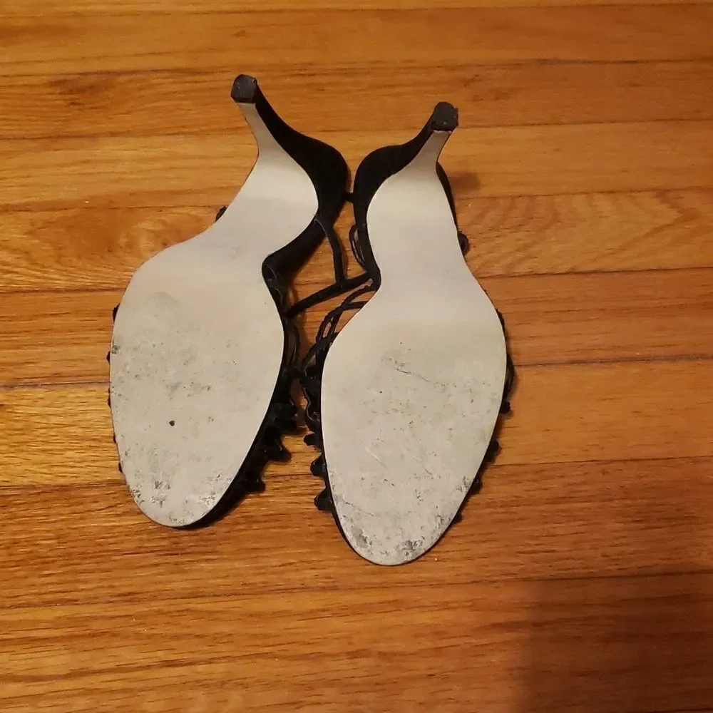 SIZE 7 Caparros scrappy black heels